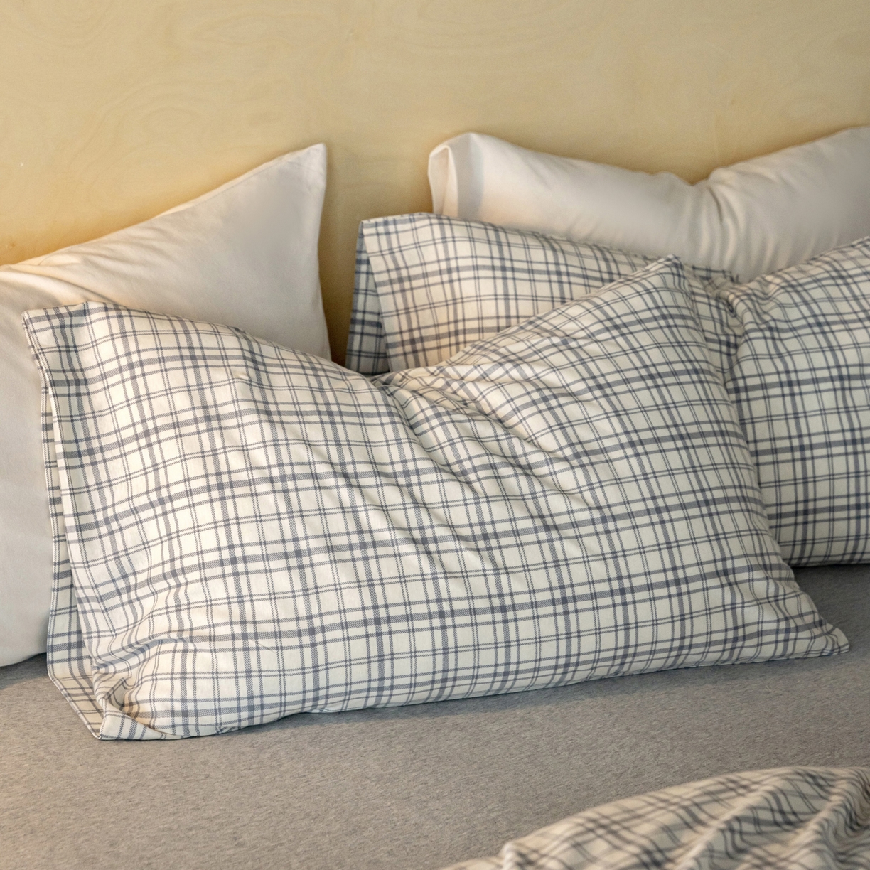 91家纺网 家纺一手货源 找家纺 华超针织 2026新款全棉天竺棉针织格子印花四件套 浅灰格配麻灰