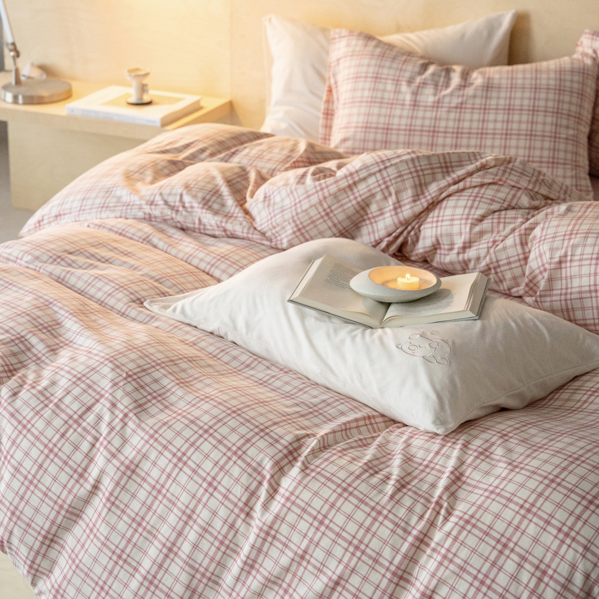 91家纺网 家纺一手货源 找家纺 华超针织 2026新款全棉天竺棉针织格子印花四件套 粉格配嫩粉