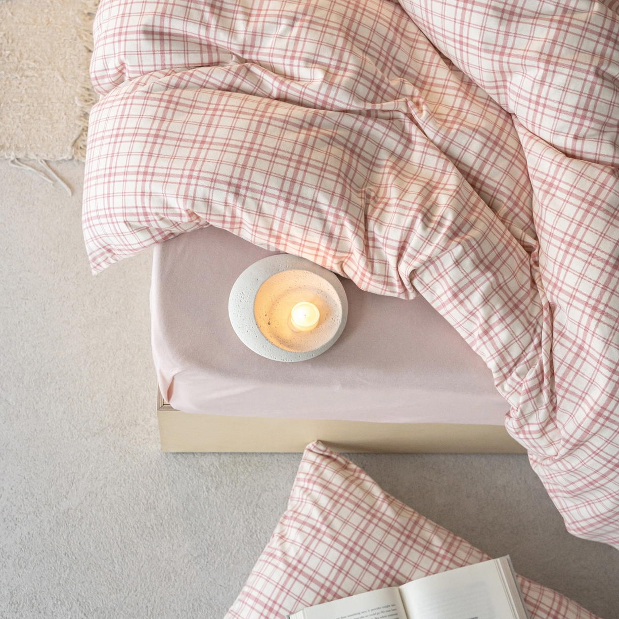 91家纺网 家纺一手货源 找家纺 华超针织 2026新款全棉天竺棉针织格子印花四件套 粉格配嫩粉