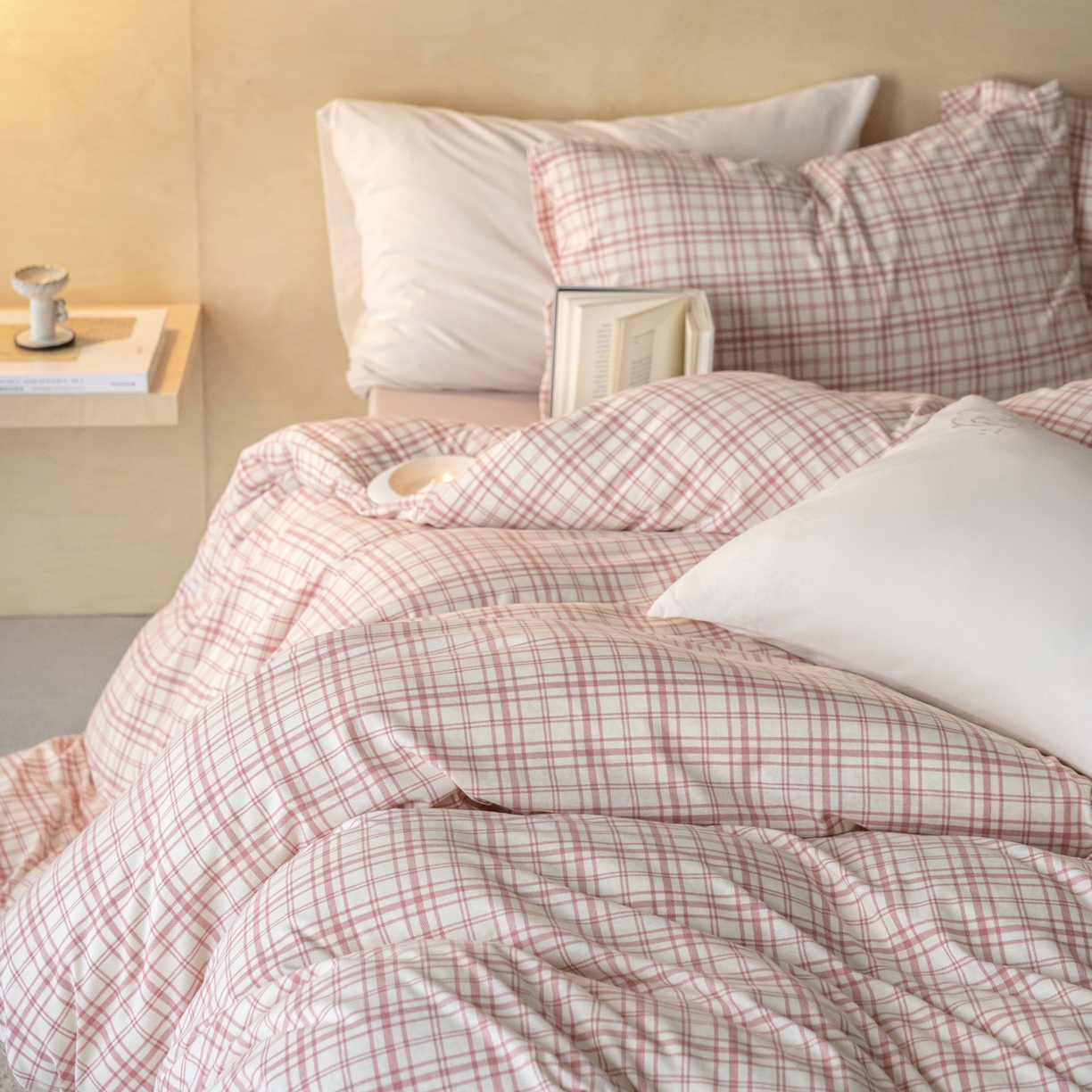 91家纺网 家纺一手货源 找家纺 华超针织 2026新款全棉天竺棉针织格子印花四件套 粉格配嫩粉