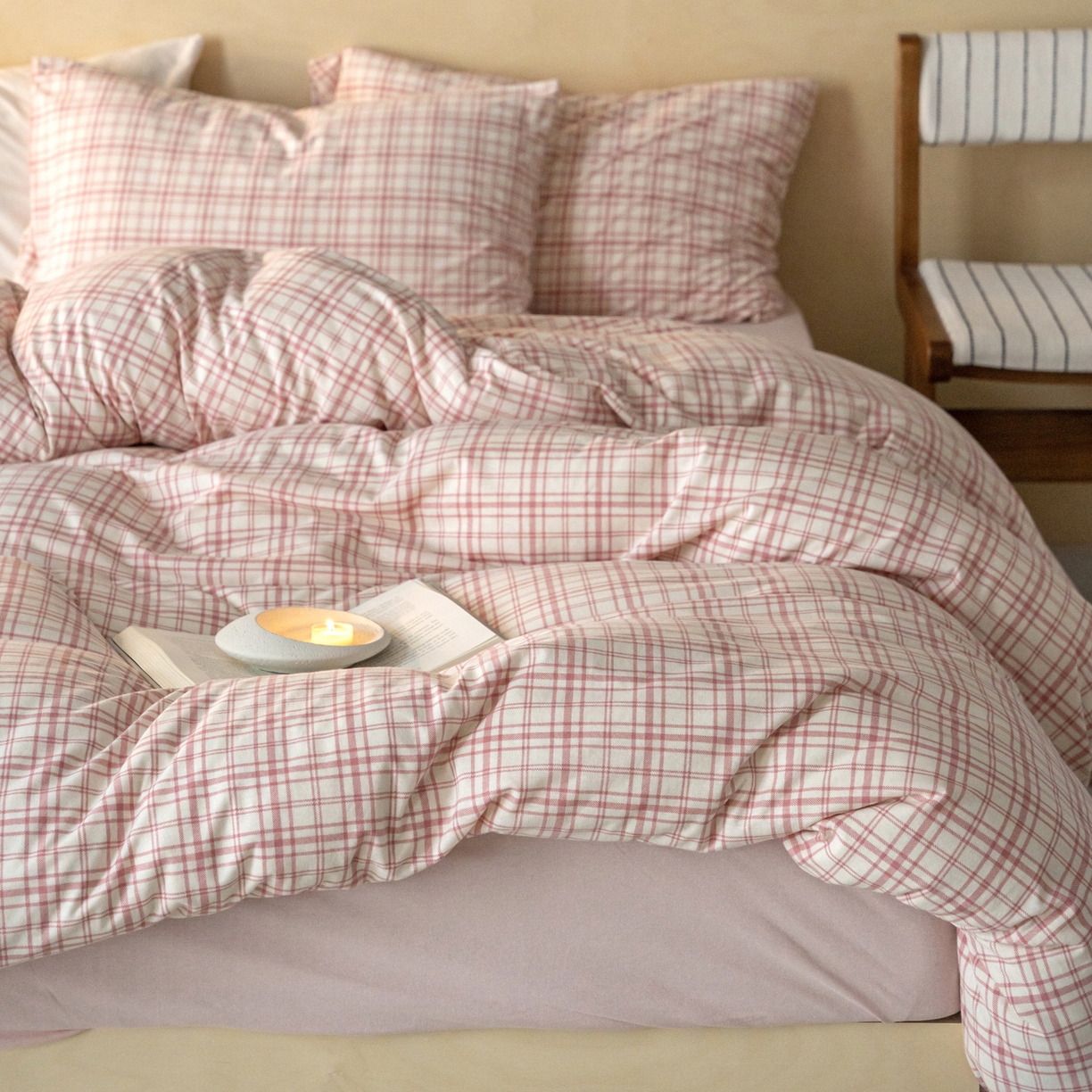 91家纺网 家纺一手货源 找家纺 华超针织 2026新款全棉天竺棉针织格子印花四件套 粉格配嫩粉