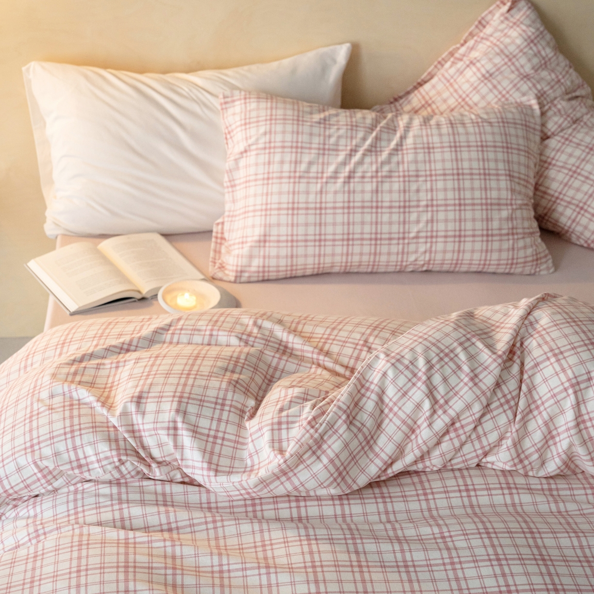 91家纺网 家纺一手货源 找家纺 华超针织 2026新款全棉天竺棉针织格子印花四件套 粉格配嫩粉