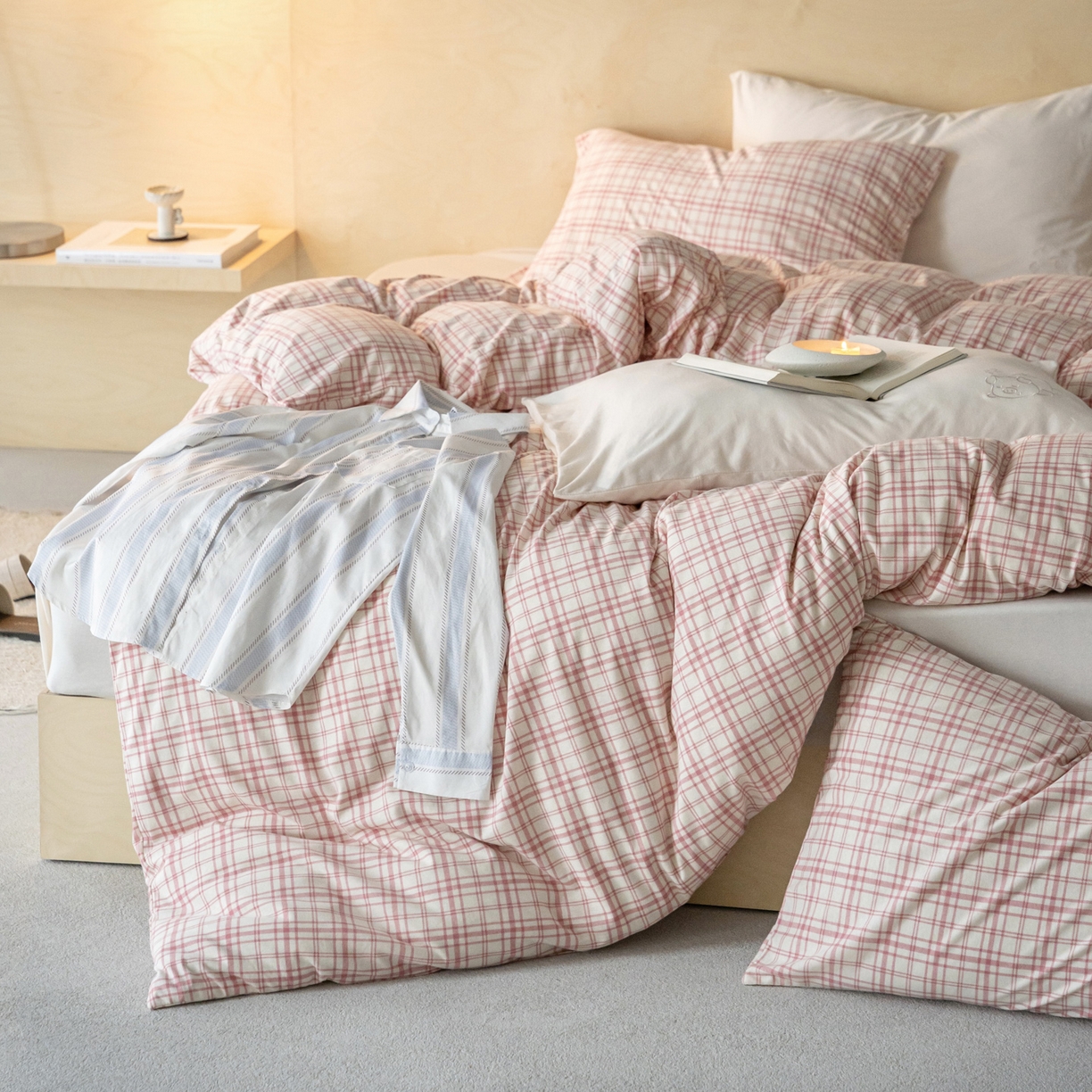 91家纺网 家纺一手货源 找家纺 华超针织 2026新款全棉天竺棉针织格子印花四件套 粉格配米白