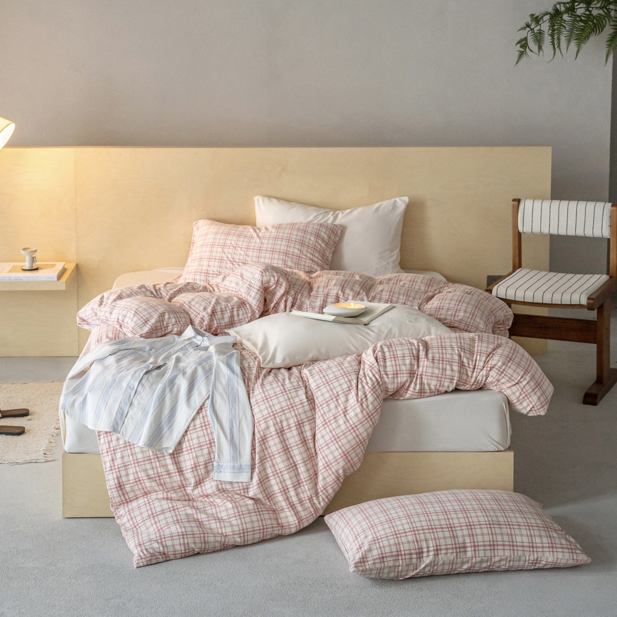 91家纺网 家纺一手货源 找家纺 华超针织 2026新款全棉天竺棉针织格子印花四件套 粉格配米白