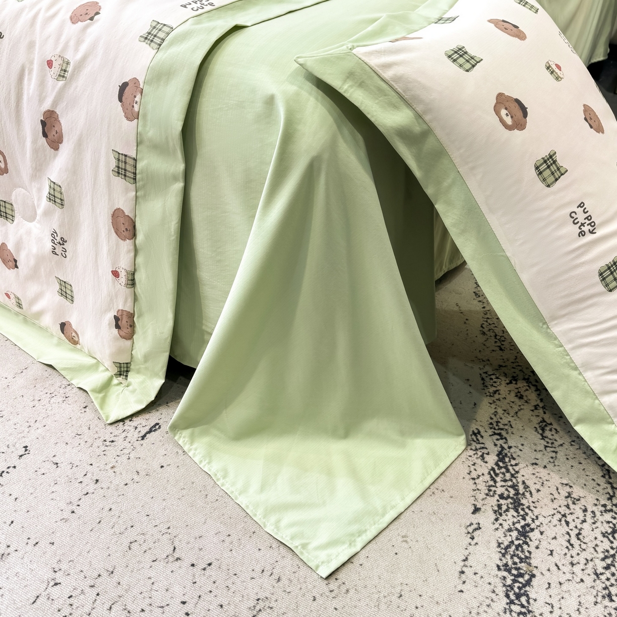 91家纺网 家纺一手货源 找家纺 归属 2026新款凉感天丝棉夏被夏凉被空调被夏被四件套系列 甜点熊