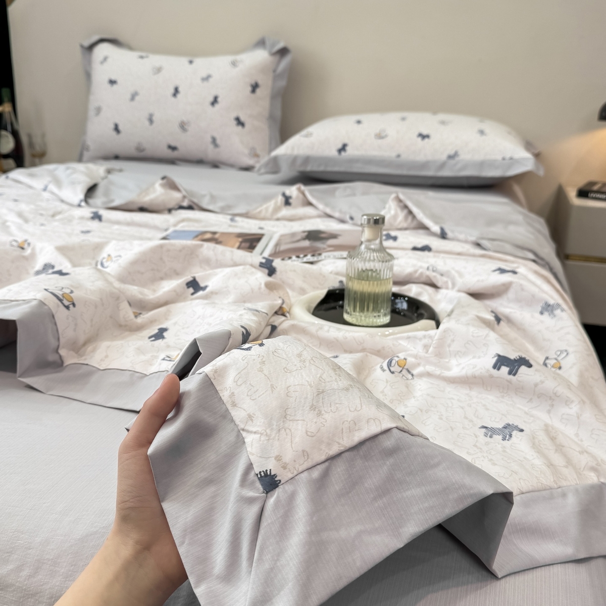 91家纺网 家纺一手货源 找家纺 归属 2026新款凉感天丝棉夏被夏凉被空调被夏被四件套系列 小木马