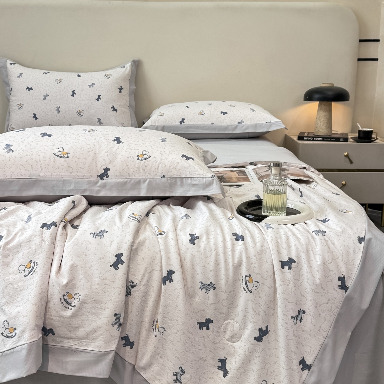 91家纺网 家纺一手货源 找家纺 归属 2026新款凉感天丝棉夏被夏凉被空调被夏被四件套系列 小木马