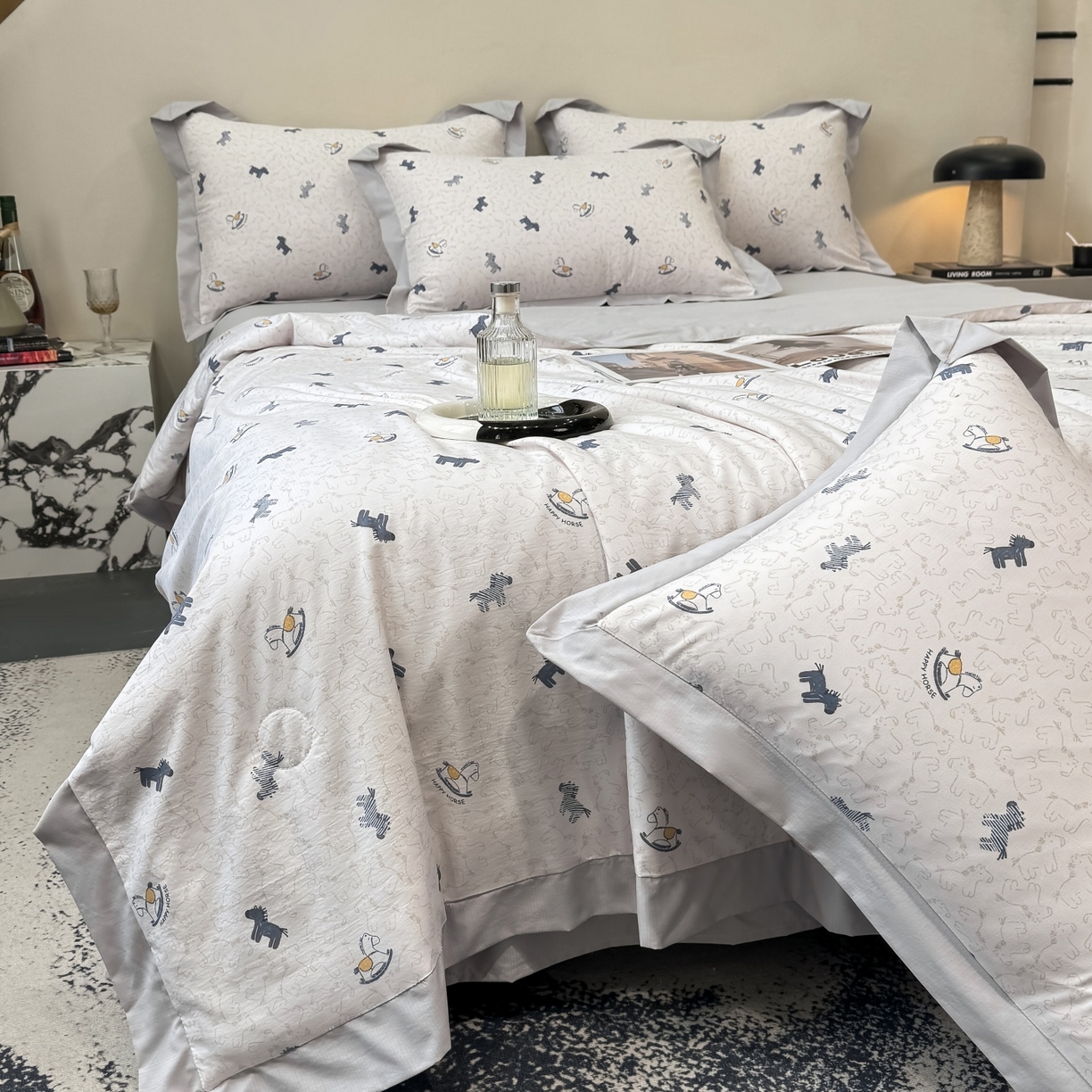 91家纺网 家纺一手货源 找家纺 归属 2026新款凉感天丝棉夏被夏凉被空调被夏被四件套系列 小木马