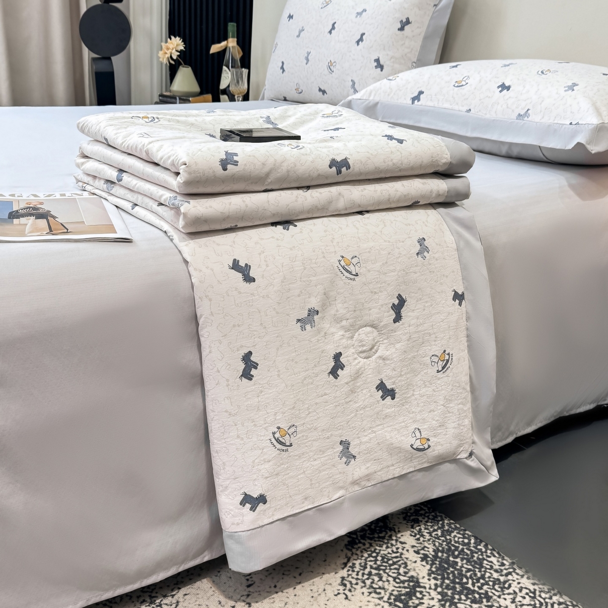 91家纺网 家纺一手货源 找家纺 归属 2026新款凉感天丝棉夏被夏凉被空调被夏被四件套系列 小木马