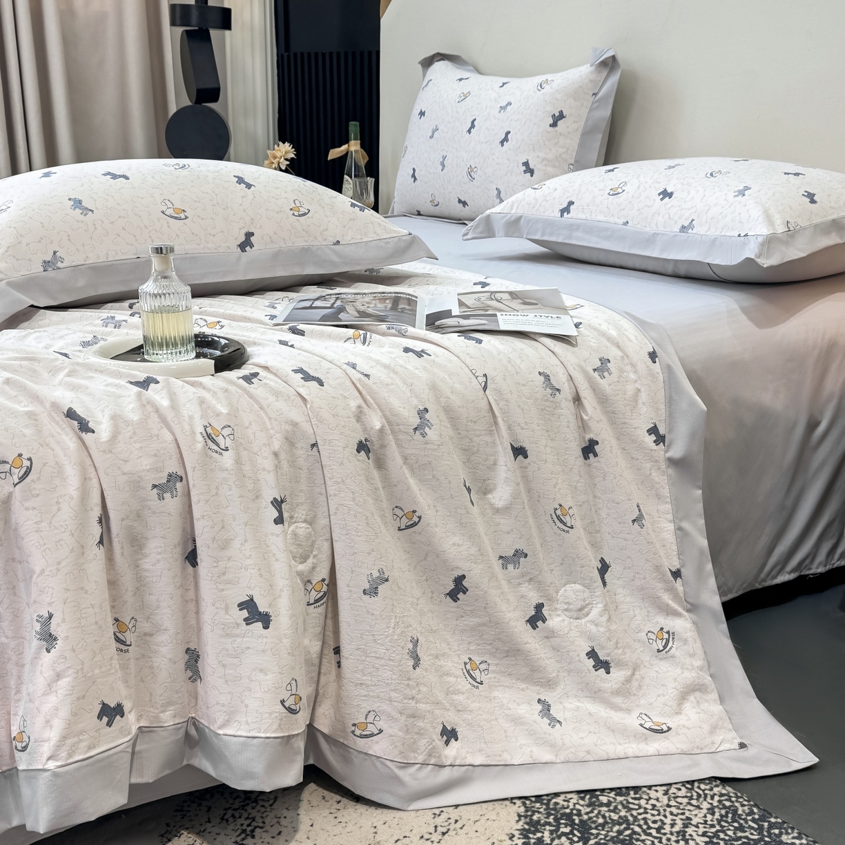 91家纺网 家纺一手货源 找家纺 归属 2026新款凉感天丝棉夏被夏凉被空调被夏被四件套系列 小木马