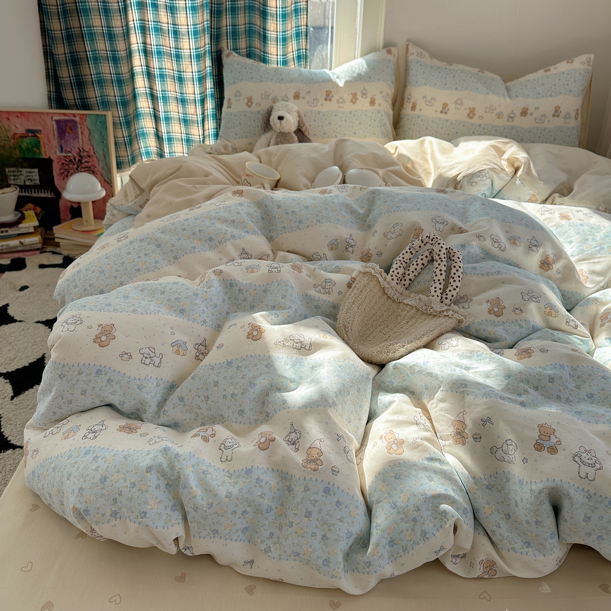 91家纺网 家纺一手货源 找家纺 六巷胡同 2026新款INS减龄可爱风卡通40支13070全棉四件套（第三系列） 熊友赏花集