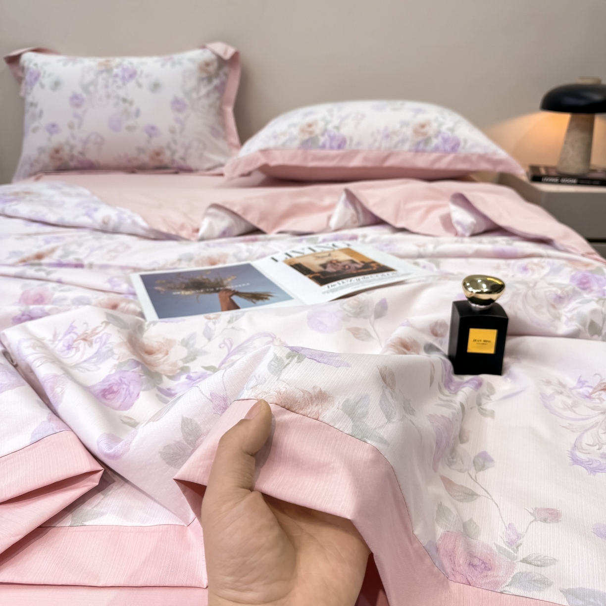 91家纺网 家纺一手货源 找家纺 归属 2026新款凉感天丝棉夏被夏凉被空调被夏被四件套系列 伊莉莎（粉）