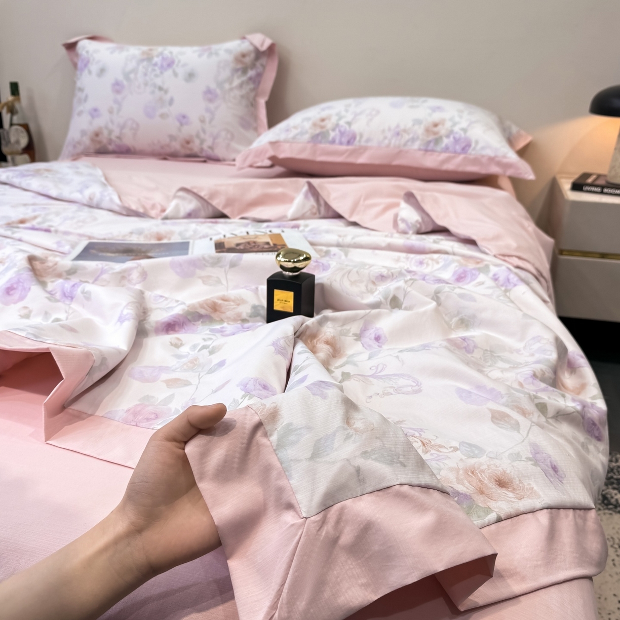 91家纺网 家纺一手货源 找家纺 归属 2026新款凉感天丝棉夏被夏凉被空调被夏被四件套系列 伊莉莎（粉）