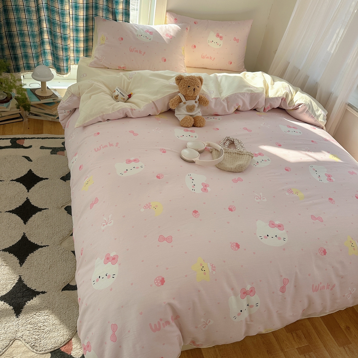 91家纺网 家纺一手货源 找家纺 六巷胡同 2026新款INS减龄可爱风卡通40支13070全棉四件套（第三系列） 粉爱心喵喵