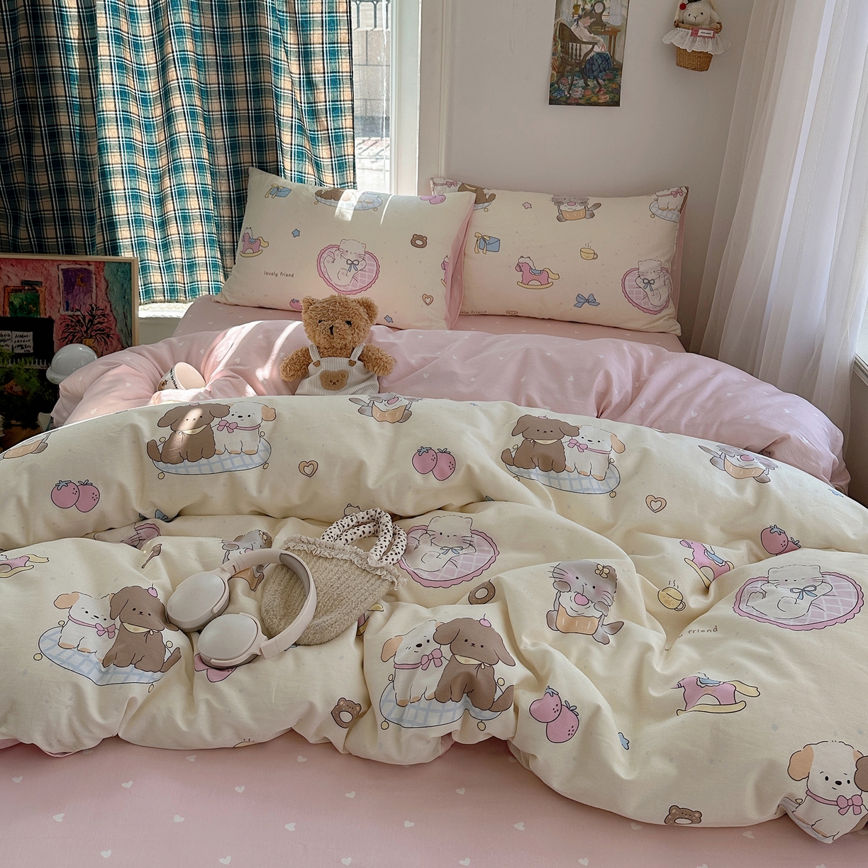 91家纺网 家纺一手货源 找家纺 六巷胡同 2026新款INS减龄可爱风卡通40支13070全棉四件套（第三系列） 狗狗轰趴记