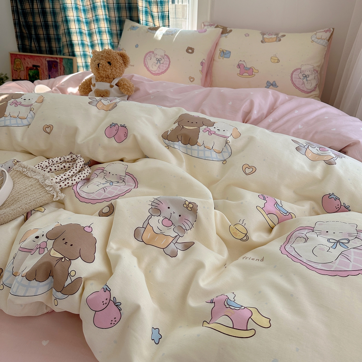 91家纺网 家纺一手货源 找家纺 六巷胡同 2026新款INS减龄可爱风卡通40支13070全棉四件套（第三系列） 狗狗轰趴记