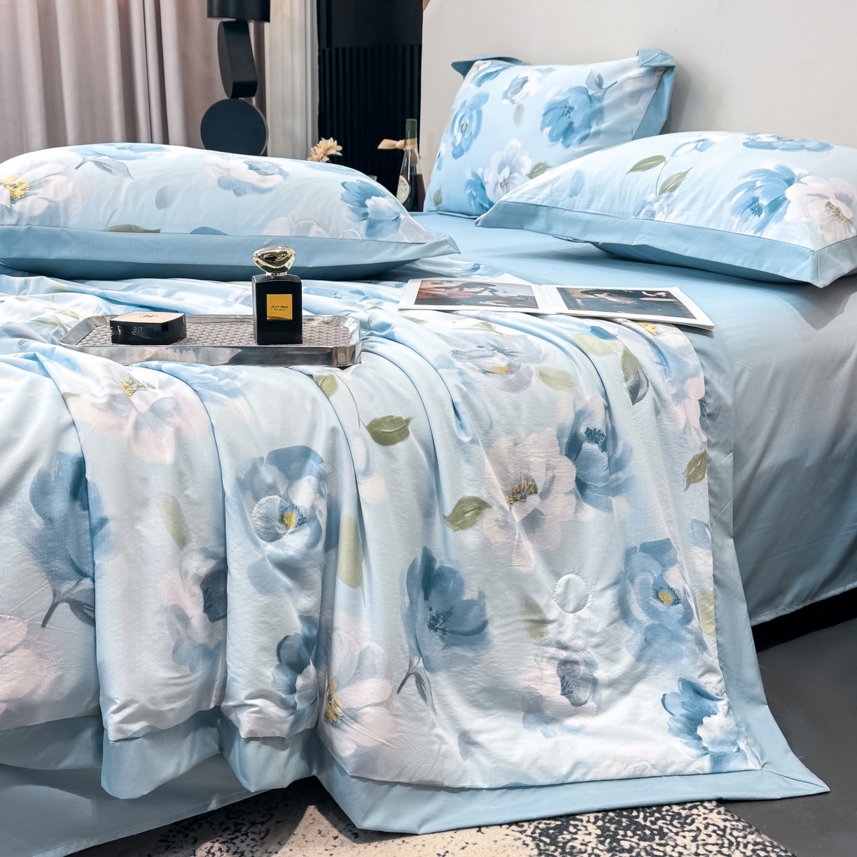 91家纺网 家纺一手货源 找家纺 归属 2026新款凉感天丝棉夏被夏凉被空调被夏被四件套系列 云兮蓝