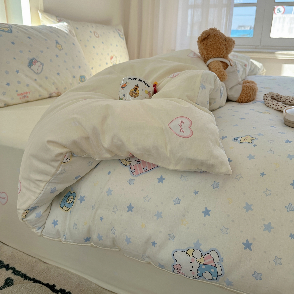 91家纺网 家纺一手货源 找家纺 六巷胡同 2026新款INS减龄可爱风卡通40支13070全棉四件套（第三系列） 蓝星电话喵