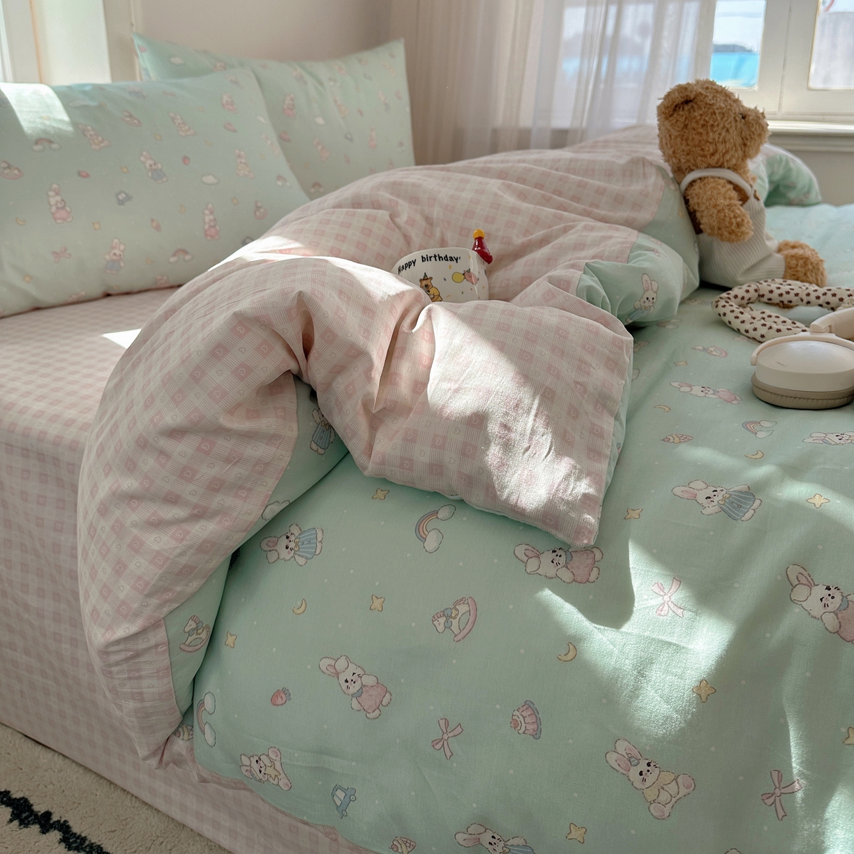 91家纺网 家纺一手货源 找家纺 六巷胡同 2026新款INS减龄可爱风卡通40支13070全棉四件套（第三系列） 萝莉邦尼兔