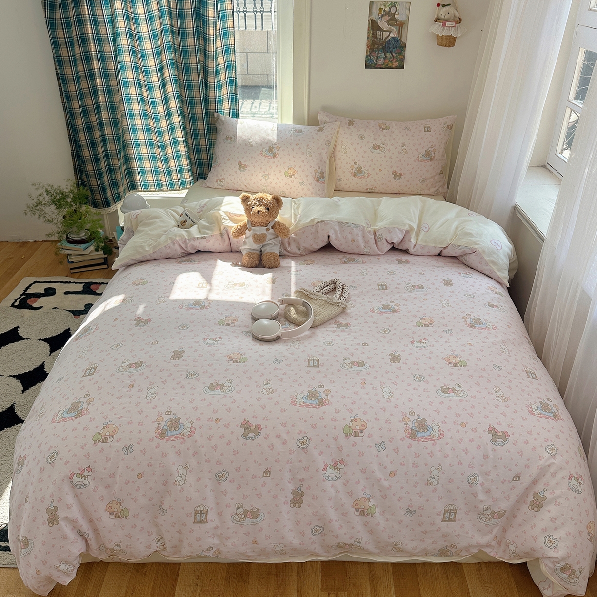 91家纺网 家纺一手货源 找家纺 六巷胡同 2026新款INS减龄可爱风卡通40支13070全棉四件套（第三系列） 秘境木马记