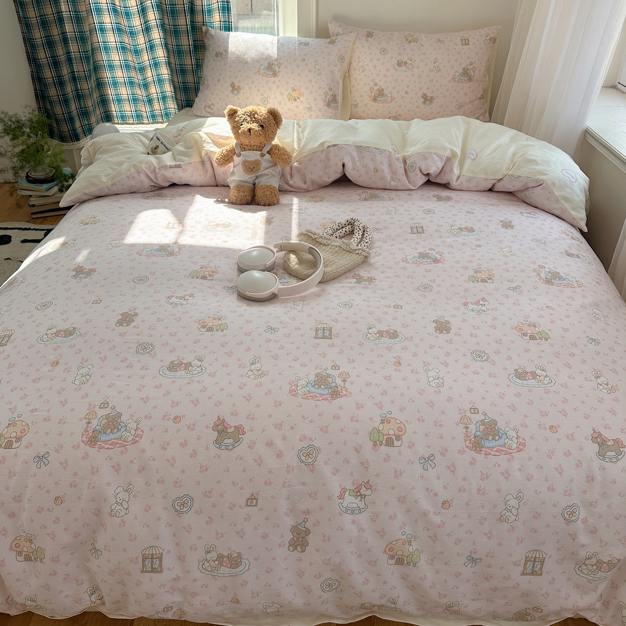 91家纺网 家纺一手货源 找家纺 六巷胡同 2026新款INS减龄可爱风卡通40支13070全棉四件套（第三系列） 秘境木马记