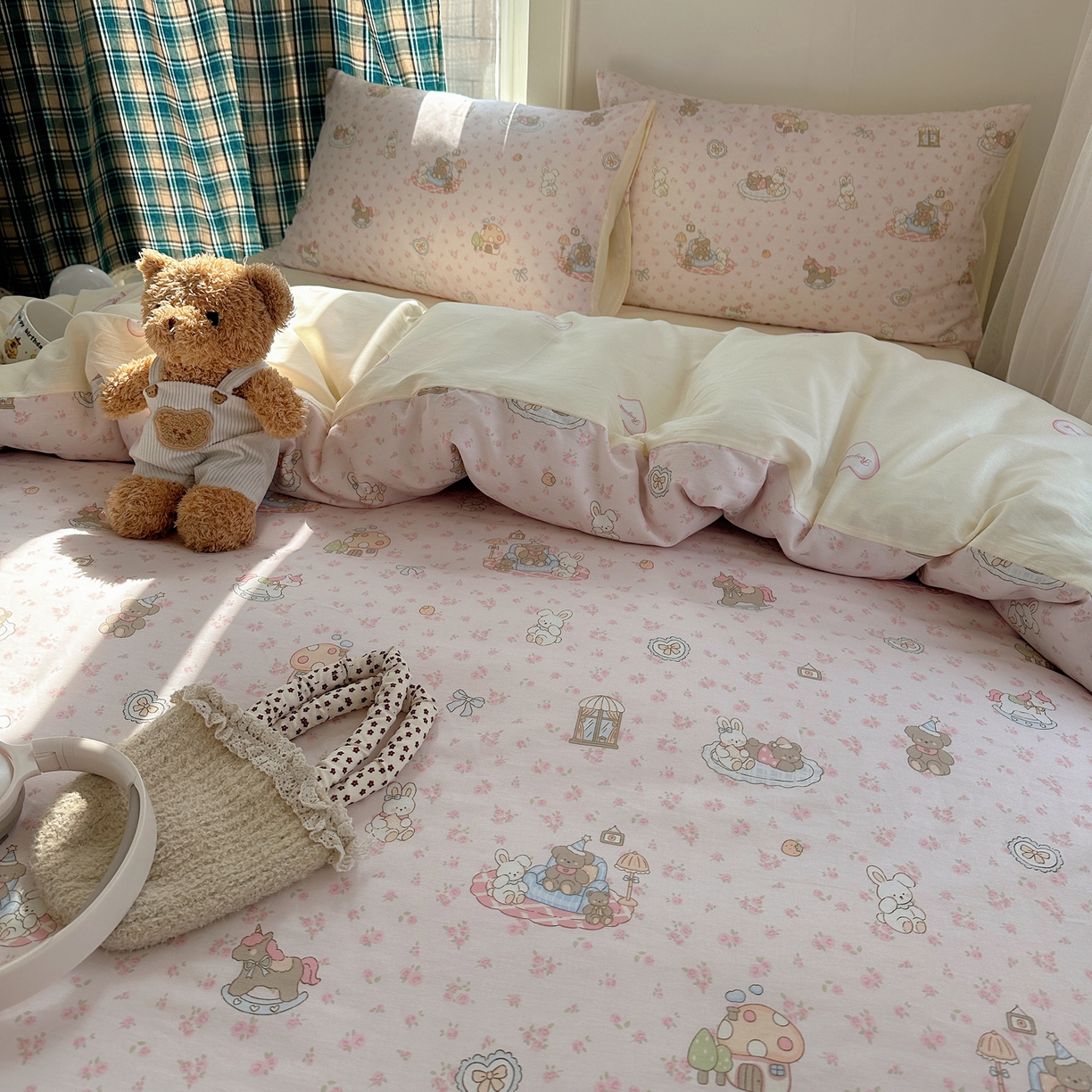 91家纺网 家纺一手货源 找家纺 六巷胡同 2026新款INS减龄可爱风卡通40支13070全棉四件套（第三系列） 秘境木马记