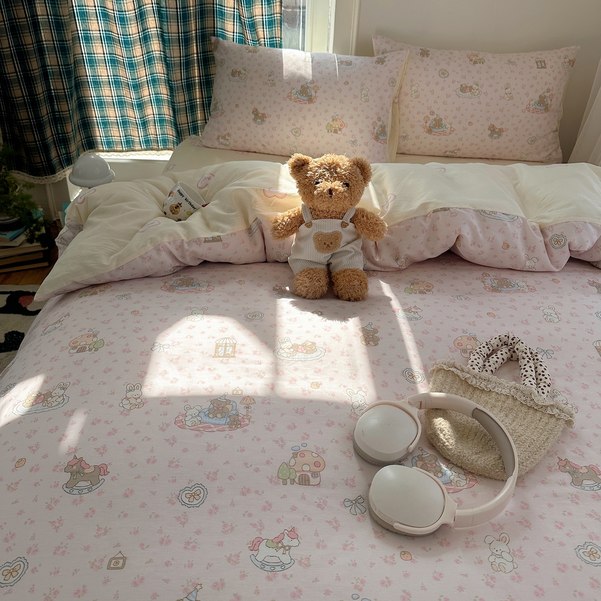 91家纺网 家纺一手货源 找家纺 六巷胡同 2026新款INS减龄可爱风卡通40支13070全棉四件套（第三系列） 秘境木马记