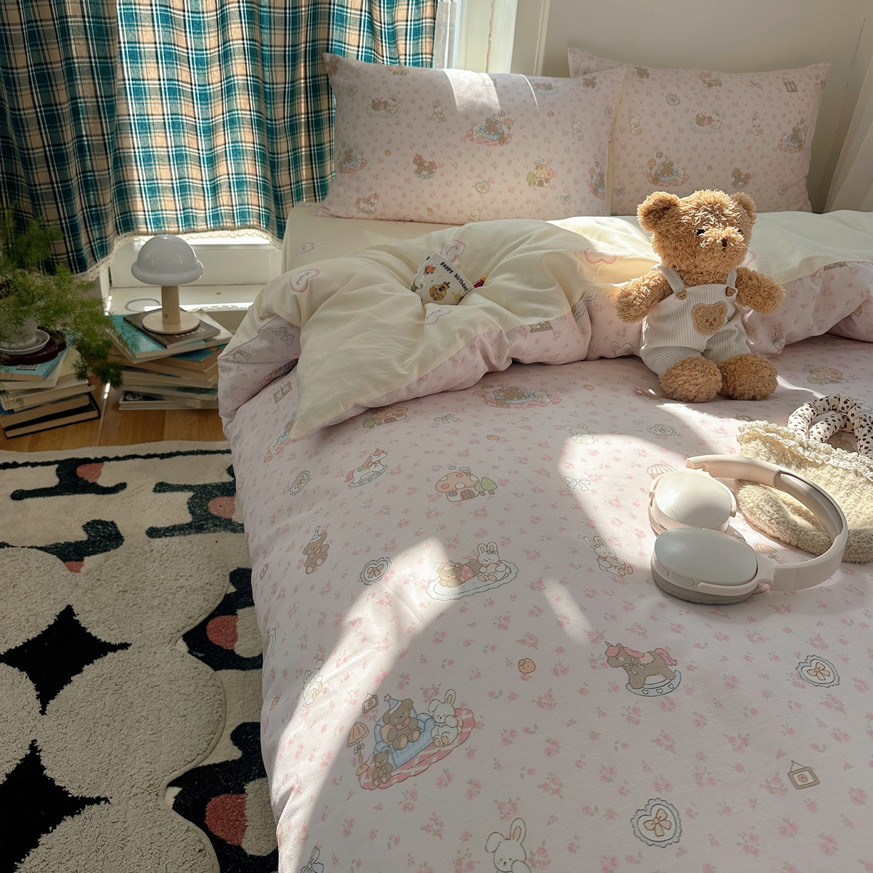 91家纺网 家纺一手货源 找家纺 六巷胡同 2026新款INS减龄可爱风卡通40支13070全棉四件套（第三系列） 秘境木马记