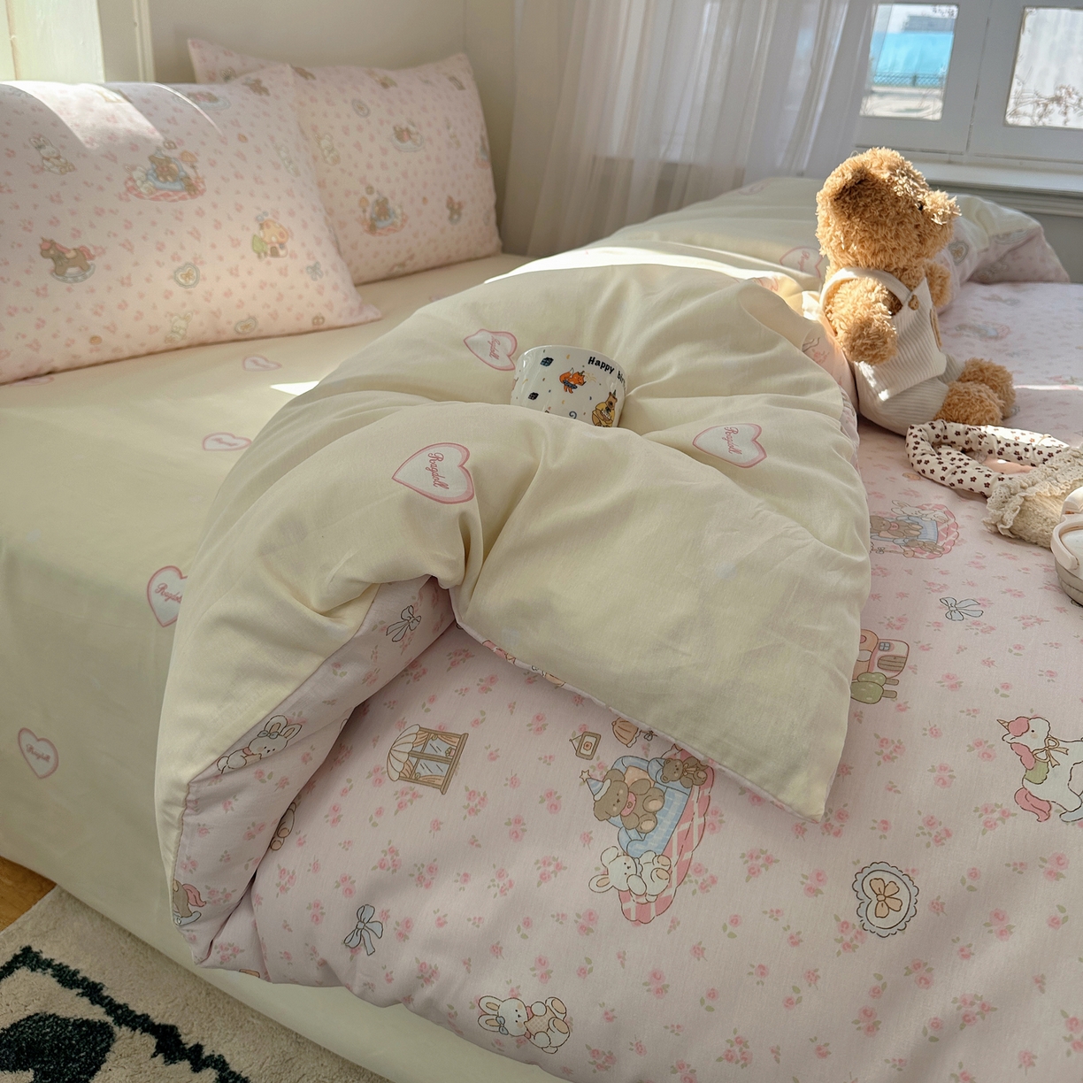 91家纺网 家纺一手货源 找家纺 六巷胡同 2026新款INS减龄可爱风卡通40支13070全棉四件套（第三系列） 秘境木马记