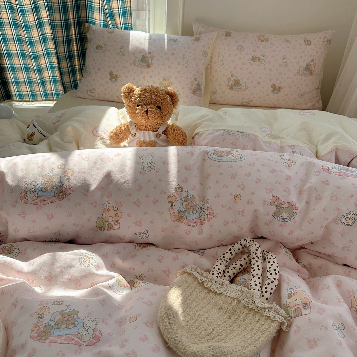 91家纺网 家纺一手货源 找家纺 六巷胡同 2026新款INS减龄可爱风卡通40支13070全棉四件套（第三系列） 秘境木马记