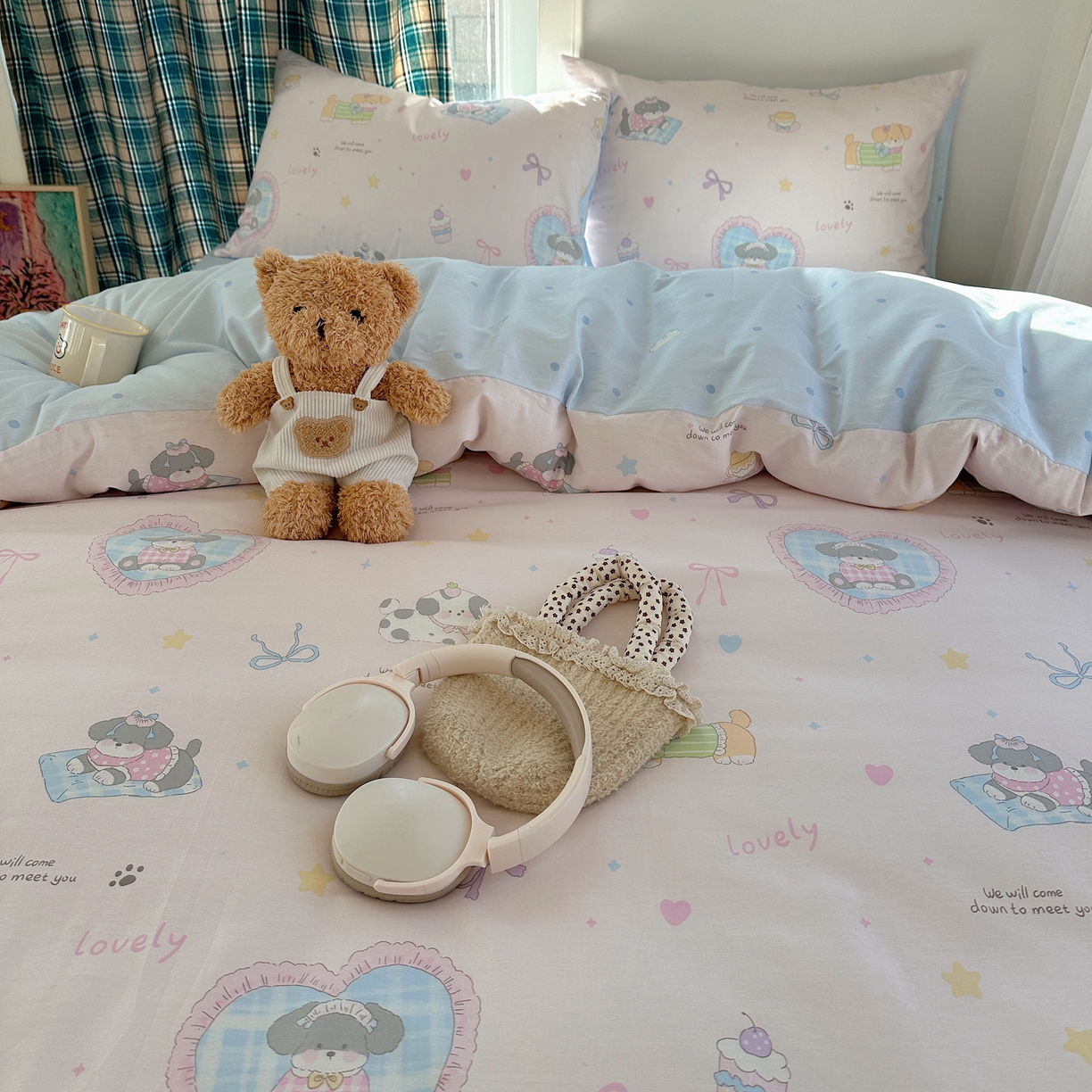 91家纺网 家纺一手货源 找家纺 六巷胡同 2026新款INS减龄可爱风卡通40支13070全棉四件套（第三系列） 小狗茶话会