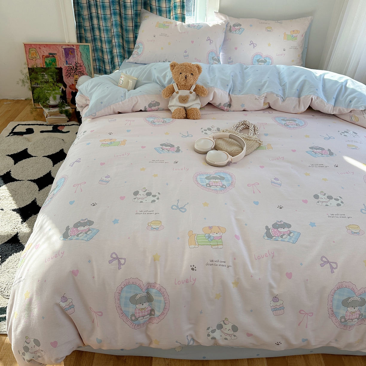 91家纺网 家纺一手货源 找家纺 六巷胡同 2026新款INS减龄可爱风卡通40支13070全棉四件套（第三系列） 小狗茶话会