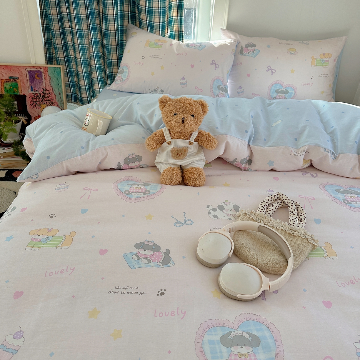 91家纺网 家纺一手货源 找家纺 六巷胡同 2026新款INS减龄可爱风卡通40支13070全棉四件套（第三系列） 小狗茶话会