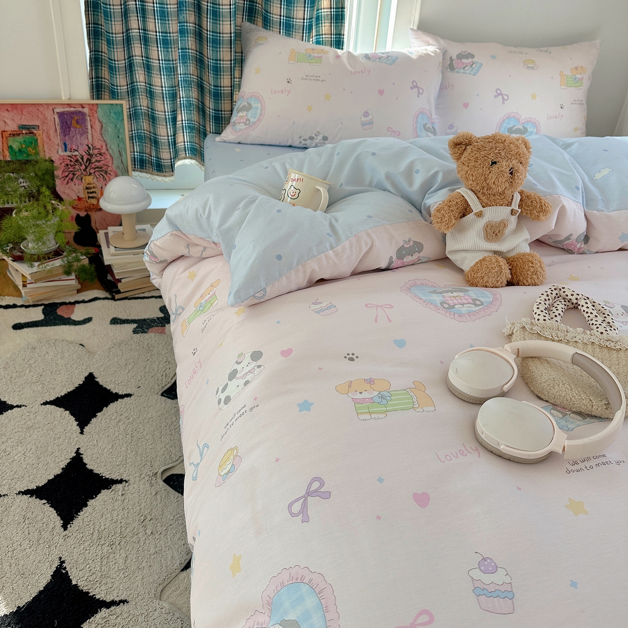 91家纺网 家纺一手货源 找家纺 六巷胡同 2026新款INS减龄可爱风卡通40支13070全棉四件套（第三系列） 小狗茶话会