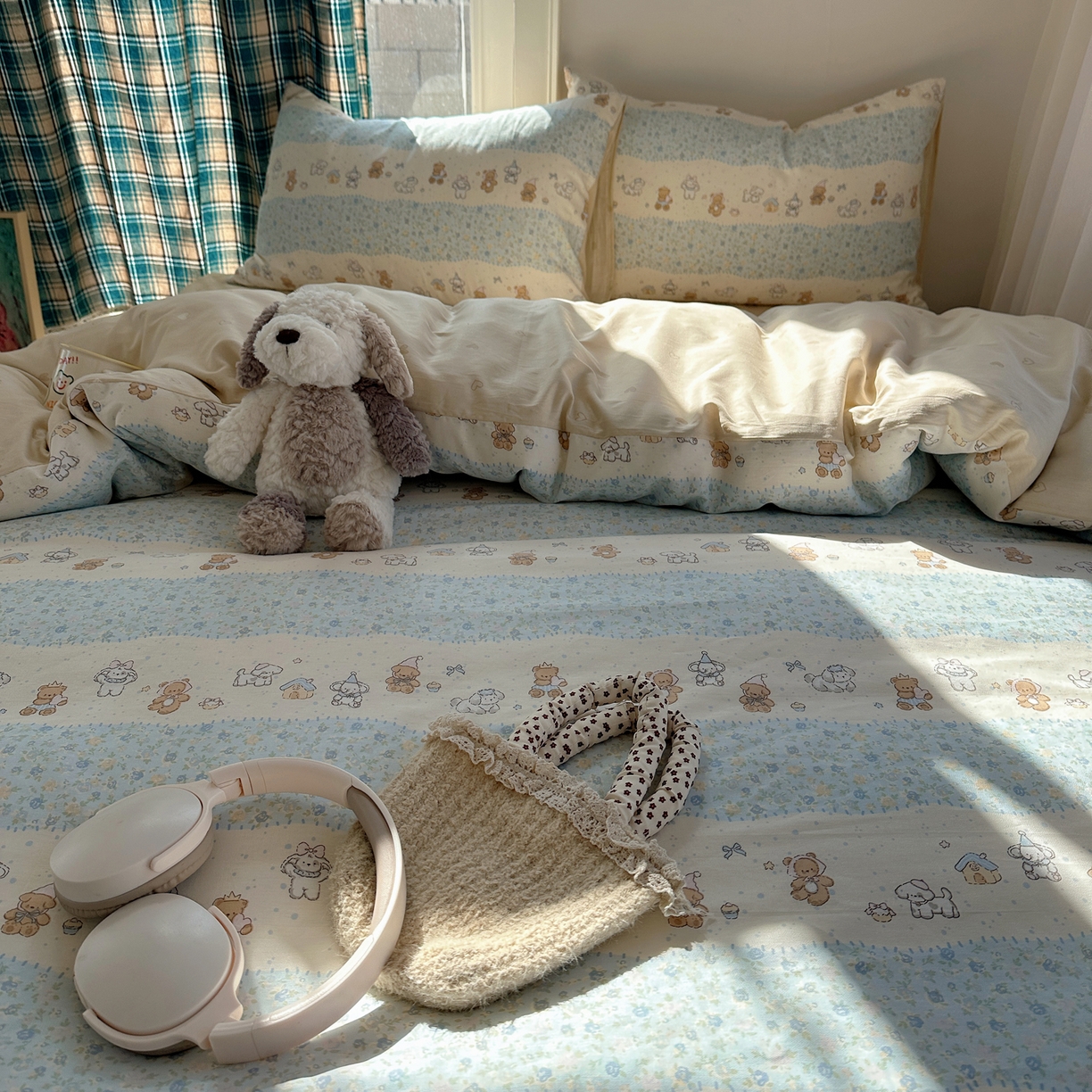 91家纺网 家纺一手货源 找家纺 六巷胡同 2026新款INS减龄可爱风卡通40支13070全棉四件套（第三系列） 熊友赏花集