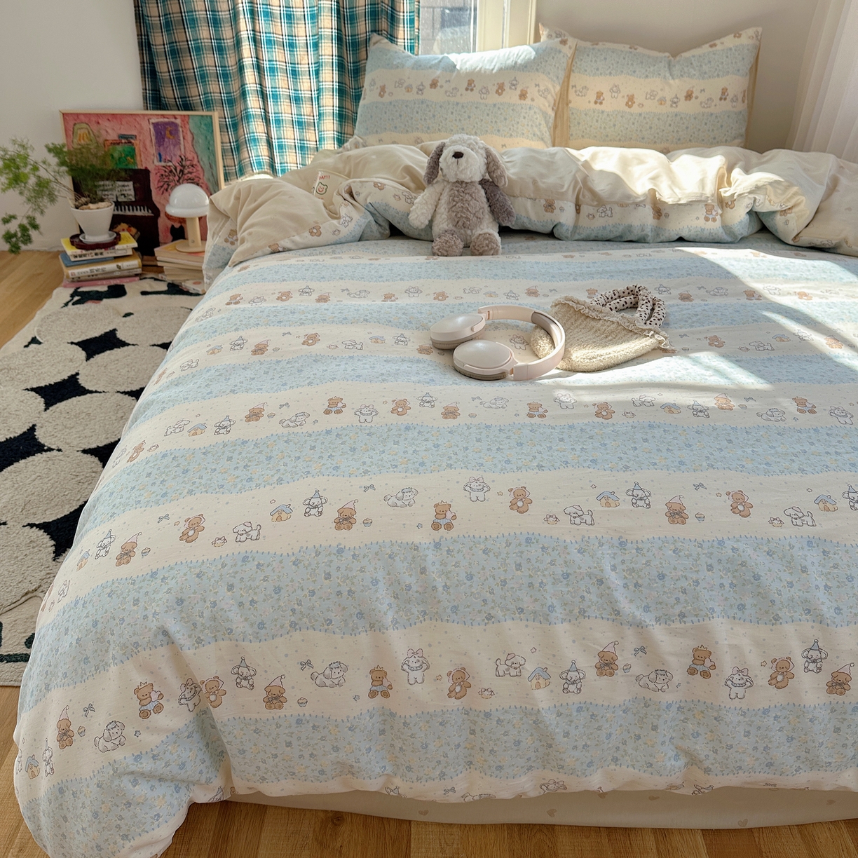 91家纺网 家纺一手货源 找家纺 六巷胡同 2026新款INS减龄可爱风卡通40支13070全棉四件套（第三系列） 熊友赏花集