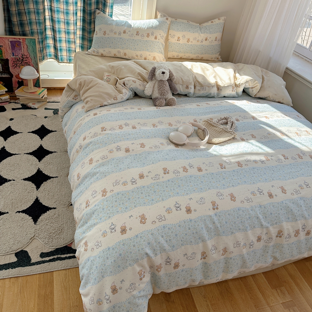 91家纺网 家纺一手货源 找家纺 六巷胡同 2026新款INS减龄可爱风卡通40支13070全棉四件套（第三系列） 熊友赏花集