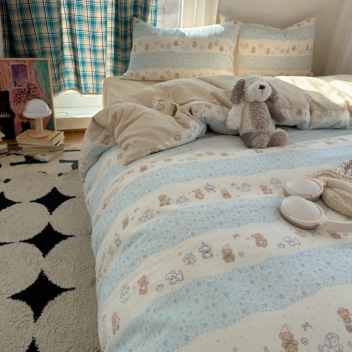 91家纺网 家纺一手货源 找家纺 六巷胡同 2026新款INS减龄可爱风卡通40支13070全棉四件套（第三系列） 熊友赏花集