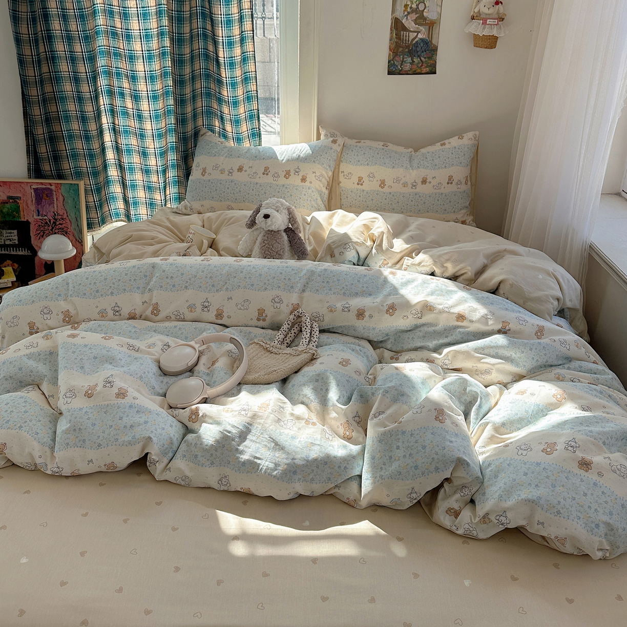 91家纺网 家纺一手货源 找家纺 六巷胡同 2026新款INS减龄可爱风卡通40支13070全棉四件套（第三系列） 熊友赏花集