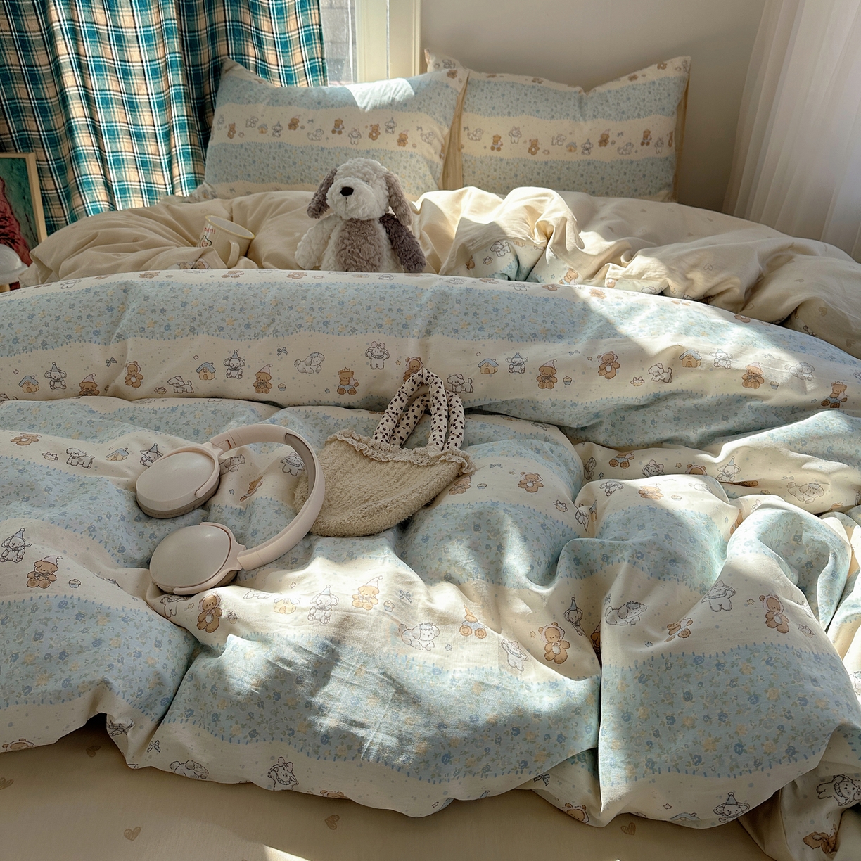 91家纺网 家纺一手货源 找家纺 六巷胡同 2026新款INS减龄可爱风卡通40支13070全棉四件套（第三系列） 熊友赏花集