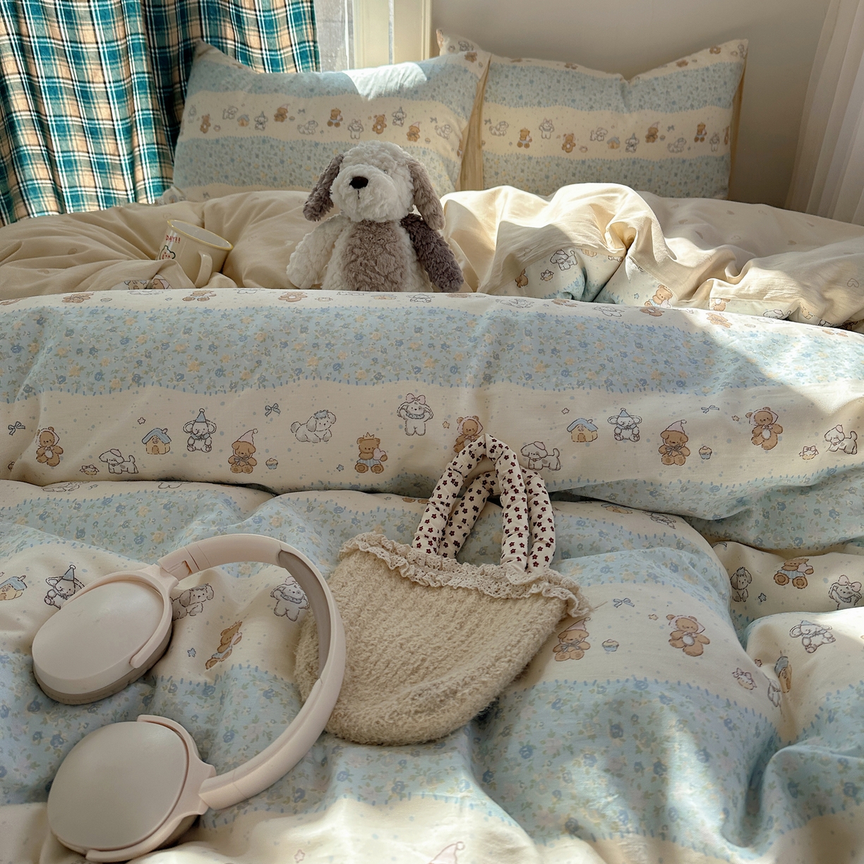 91家纺网 家纺一手货源 找家纺 六巷胡同 2026新款INS减龄可爱风卡通40支13070全棉四件套（第三系列） 熊友赏花集