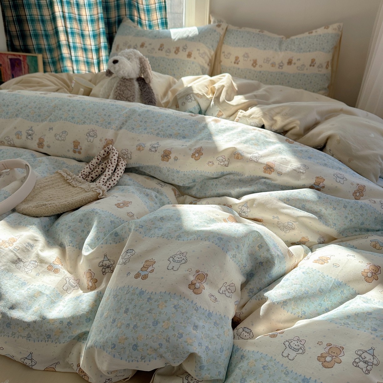 91家纺网 家纺一手货源 找家纺 六巷胡同 2026新款INS减龄可爱风卡通40支13070全棉四件套（第三系列） 熊友赏花集