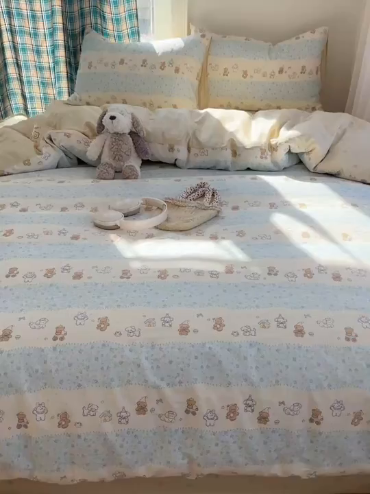 91家纺网 家纺一手货源 找家纺 六巷胡同 2026新款INS减龄可爱风卡通40支13070全棉四件套（第三系列） 熊友赏花集