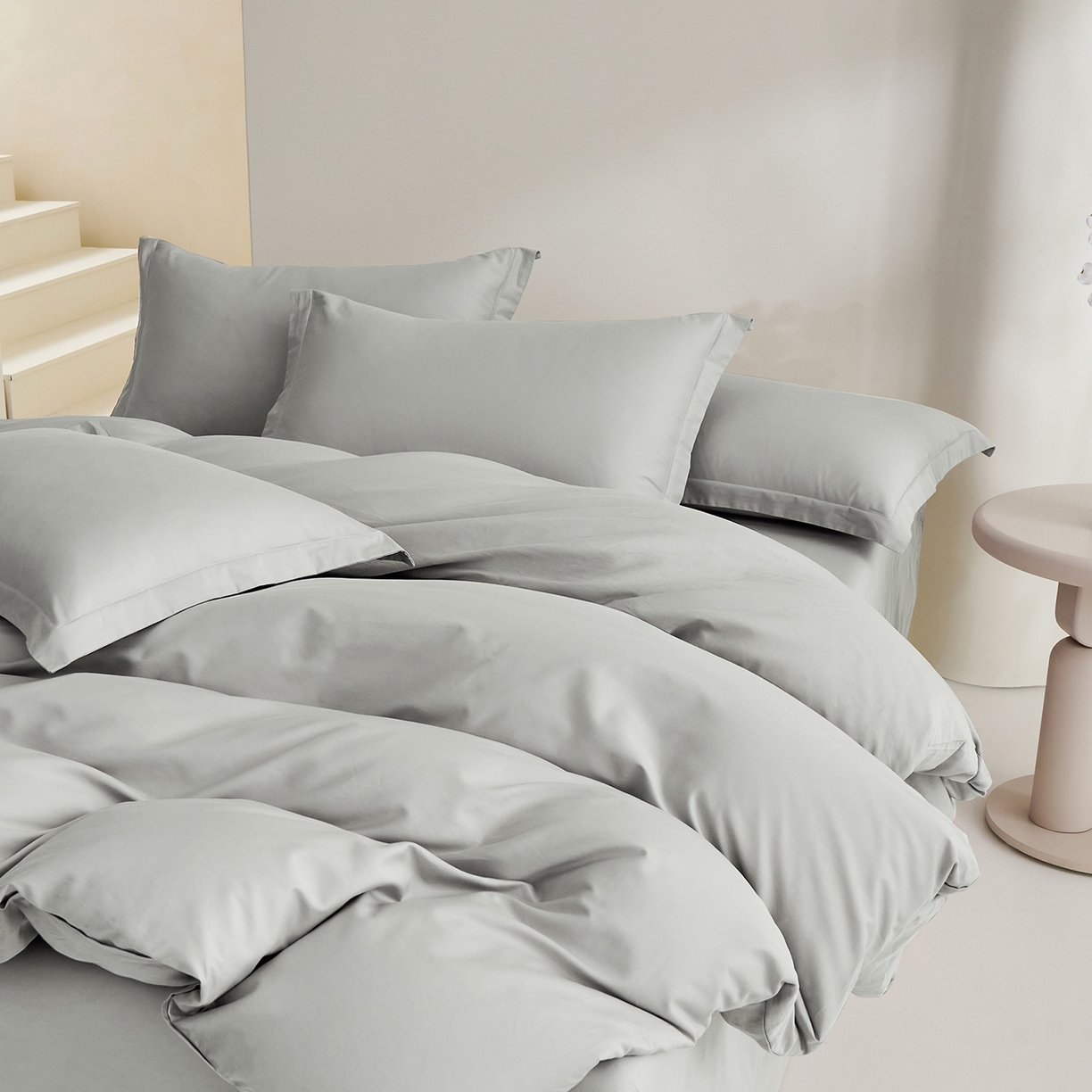 91家纺网 家纺一手货源 找家纺 元元家居（元元被业） 2026新款全棉纯棉13372纯色被套夹棉款四件套系列 雅灰
