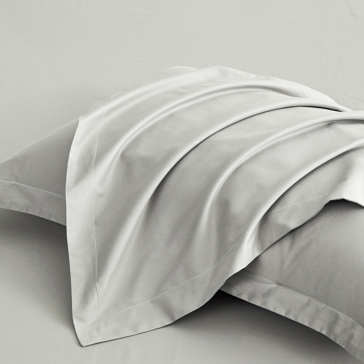 91家纺网 家纺一手货源 找家纺 元元家居（元元被业） 2026新款全棉纯棉13372纯色被套夹棉款四件套系列 雅灰