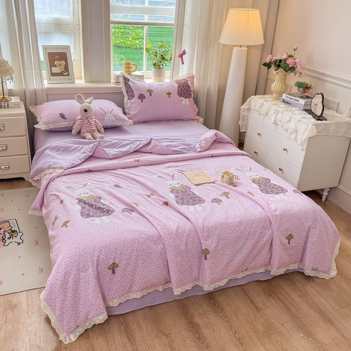 91家纺网 家纺一手货源 找家纺 （总）憨豆家纺 2026春夏新款古法仿棉夏被四件套镂空花边大板印花夏凉被空调被（含抗菌纤维）