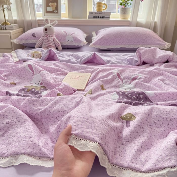 91家纺网 家纺一手货源 找家纺 （总）憨豆家纺 2026春夏新款古法仿棉夏被四件套镂空花边大板印花夏凉被空调被（含抗菌纤维）