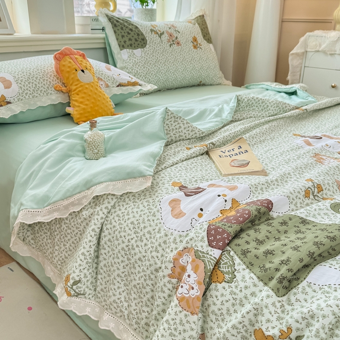 91家纺网 家纺一手货源 找家纺 憨豆家纺 2026春夏新款古法仿棉夏被四件套镂空花边大板印花夏凉被空调被（含抗菌纤维） 一束繁花