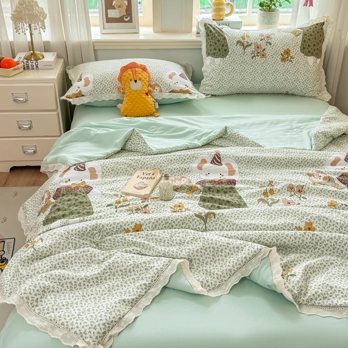 91家纺网 家纺一手货源 找家纺 憨豆家纺 2026春夏新款古法仿棉夏被四件套镂空花边大板印花夏凉被空调被（含抗菌纤维） 一束繁花