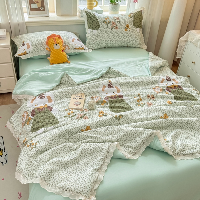 91家纺网 家纺一手货源 找家纺 憨豆家纺 2026春夏新款古法仿棉夏被四件套镂空花边大板印花夏凉被空调被（含抗菌纤维） 一束繁花